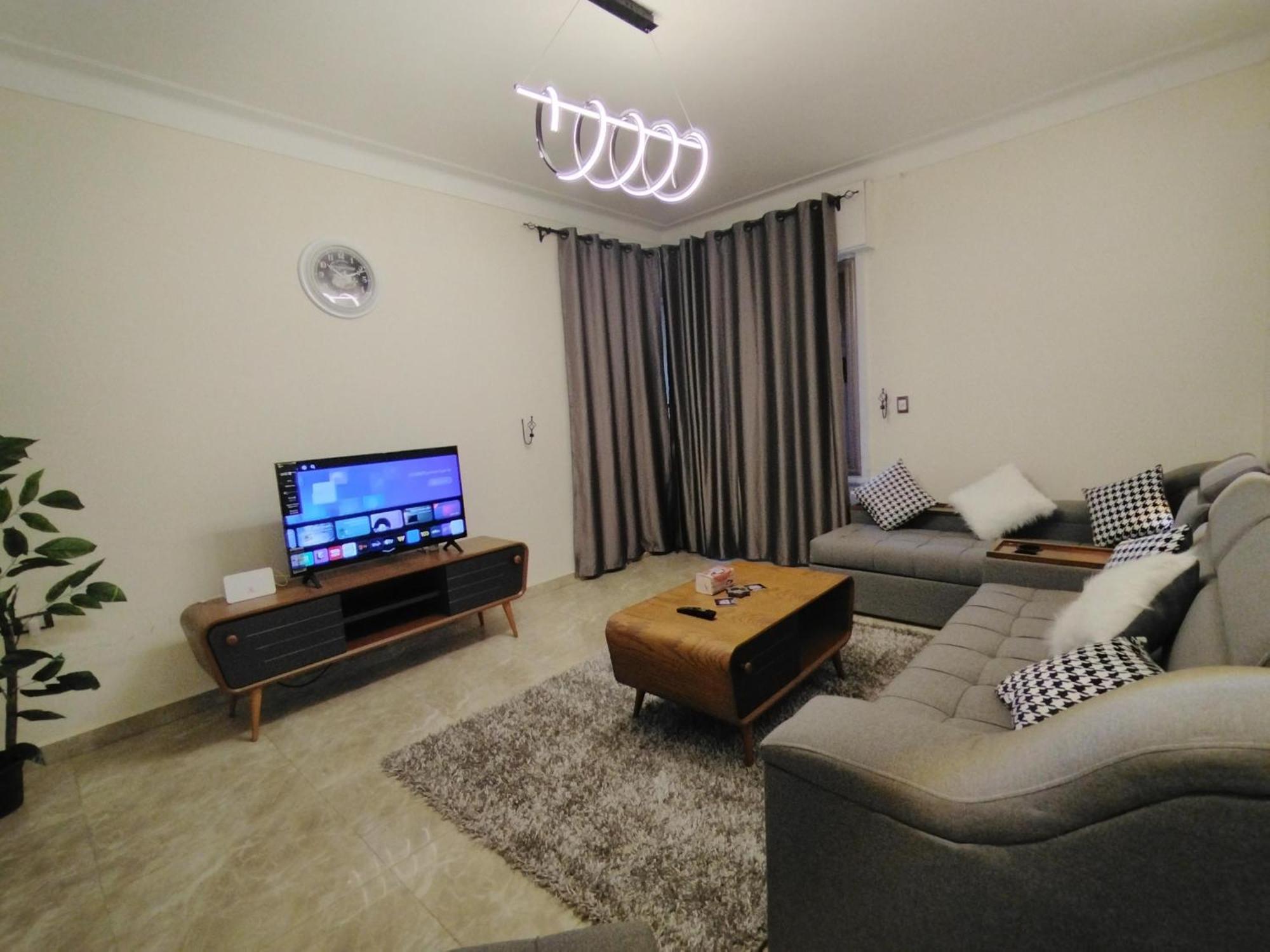 Apartment Center Chic: Modern 2br With Ultimate Comfort
