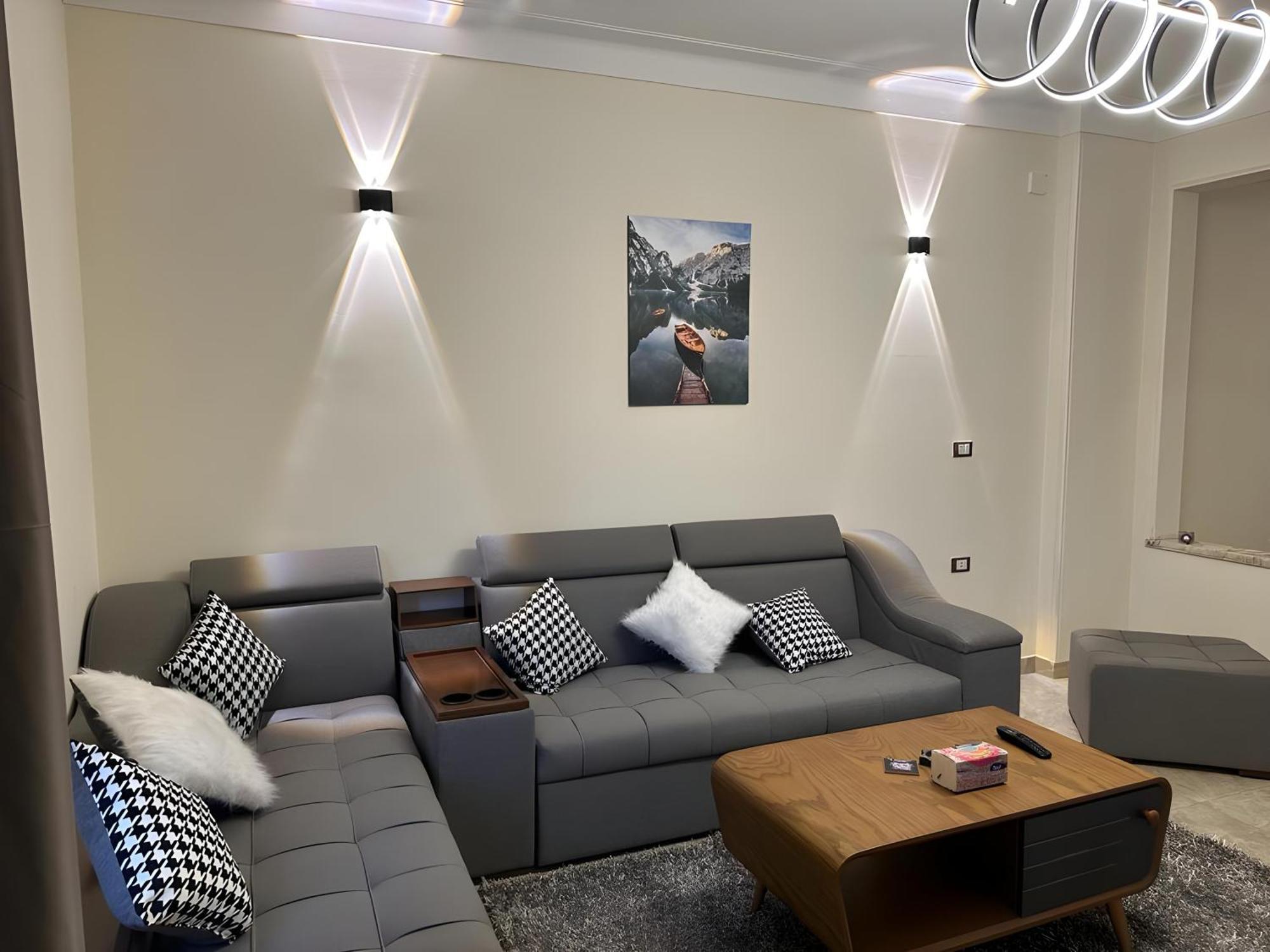 Center Chic: Modern 2br With Ultimate Comfort * Cairo