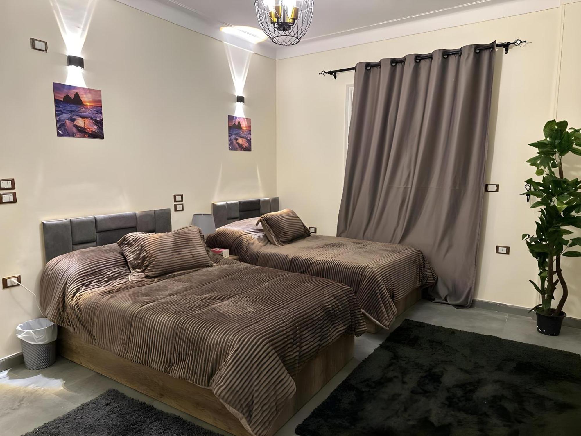 Center Chic: Modern 2br With Ultimate Comfort Apartment